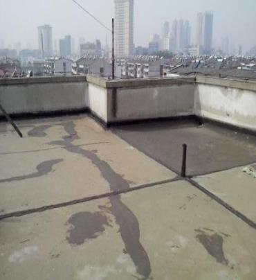 北流漏水维修 楼顶漏水是什么原因，楼顶漏水维修方法是什么?